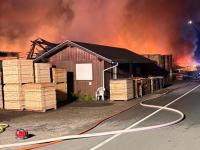 Zwei Millionen Euro Schaden bei Brand in Sägewerk Zwei Millionen Euro Schaden bei Brand in Sägewerk
