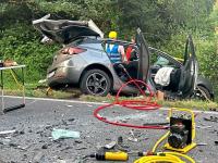 Unfall auf B 8 bei Elz: Ein Toter und vier Verletzte
