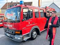 Feuerwehr weiht neue Halle und Fahrzeug ein Feuerwehr weiht neue Halle und Fahrzeug ein