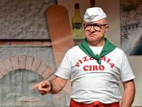 Ciro Visone begeistert vor voller Hütte