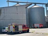 Feuerwehr rückt zu Silobrand aus