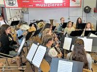Jugendorchester feiert Premiere beim Villmarer Oktoberfest Jugendorchester feiert Premiere beim Villmarer Oktoberfest
