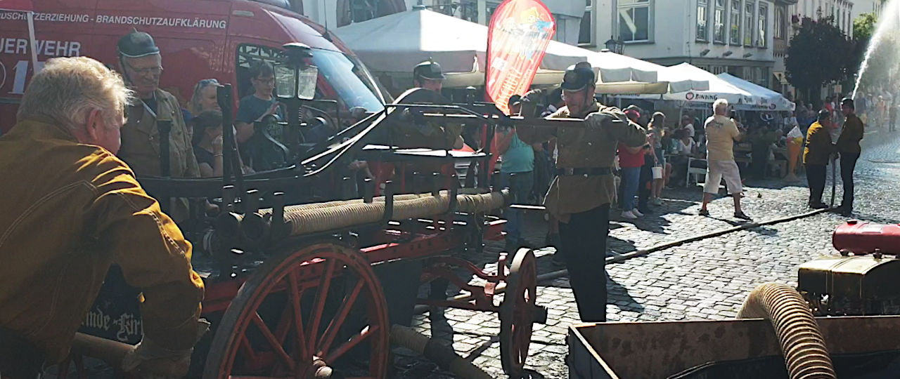 Historische Löschübung beim Brandschutztag in Limburg. Foto: KFV-BR