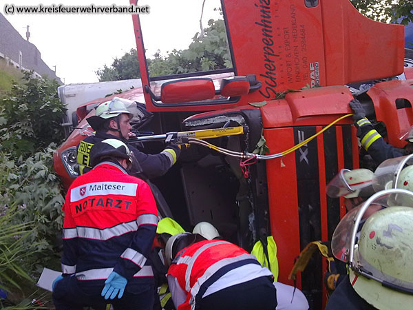 Lkw-Unfall auf  der A 3 in Fahrtrichtung Frankfurt am 02.06.2010