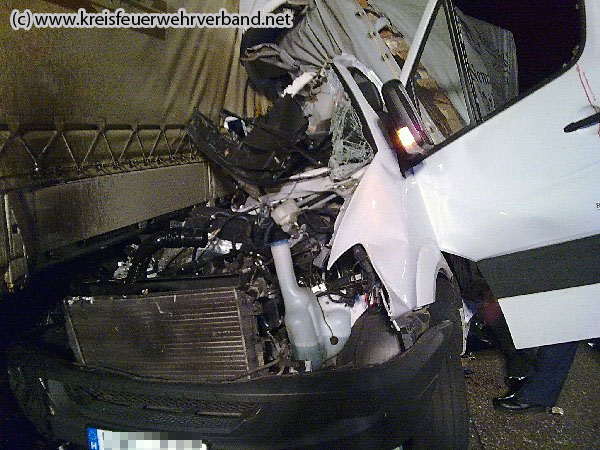 Unfall A3 Elzer Berg am 18.07.2010 - ungarischer Klein-Lkw der Sprinter-Klasse