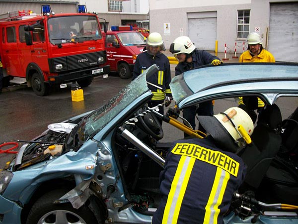 Am 12.11.2010 waren Kameraden der Feuerwehren der Gemeinde Weinbach erneut zu einem Training bei der Adam Opel AG in Rüsselsheim