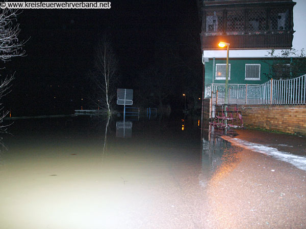 Hochwasser 08.01.2011, 18:30 Uhr, Limburg, Lahnufer Nähe Obermühle © KFV-LW