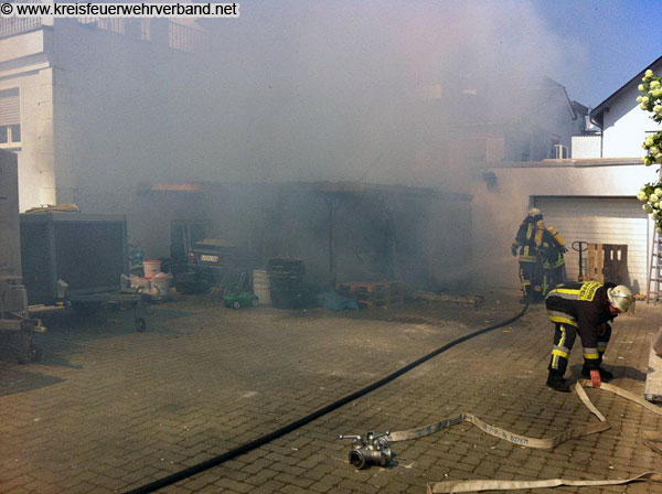Brand am Ostermontag 25.04.2011 in Limburg-Staffel, Friedrich-Ebert-Straße - (c) www.kfv-lw.de