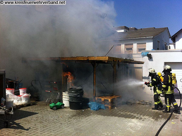 Brand am Ostermontag 25.04.2011 in Limburg-Staffel, Friedrich-Ebert-Straße - (c) www.kfv-lw.de