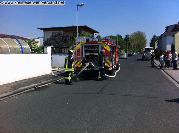 Brand am Ostermontag 25.04.2011 in Limburg-Staffel, Friedrich-Ebert-Straße - (c) www.kfv-lw.de