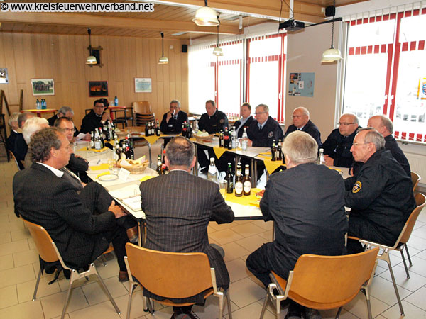 Verbandsausschuss des Kreisfeuerwehrverbandes Limburg-Weilburg e.V. (KFV) im jährlichen Gespräch mit politischen Vertretern 2011 - (c) KFV