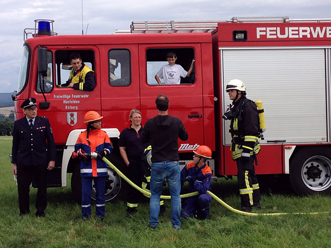 Carol Hofmann fotografierte Feuerwehrangehörige aus allen Hünfeldener Ortsteilen, die für das Ehrenamt  werben sollen.