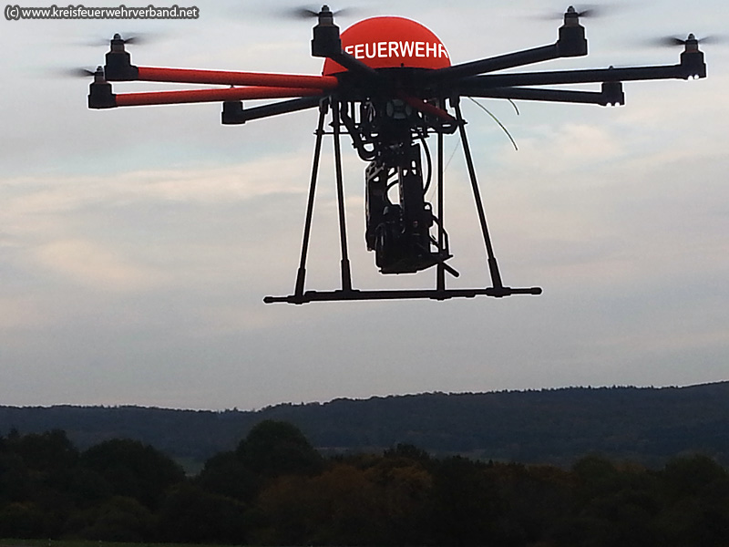 Das HMdIS wird nun die Feuerwehren mit sogenannten Flugdrohnen ausstatten