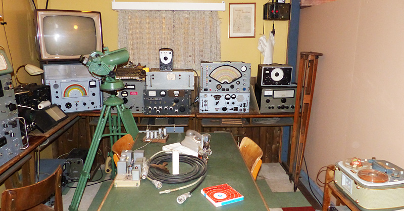 Im „Hexenkeller“ seines Wohnhauses in Bochum baute Heinz Kaminski eine Funkempfangsstation und im Garten eine Antenne, mit deren Hilfe er Funksignalen aus dem Weltall lauschte. Exponate konnten besichtigt werden - © Ullrich Jung