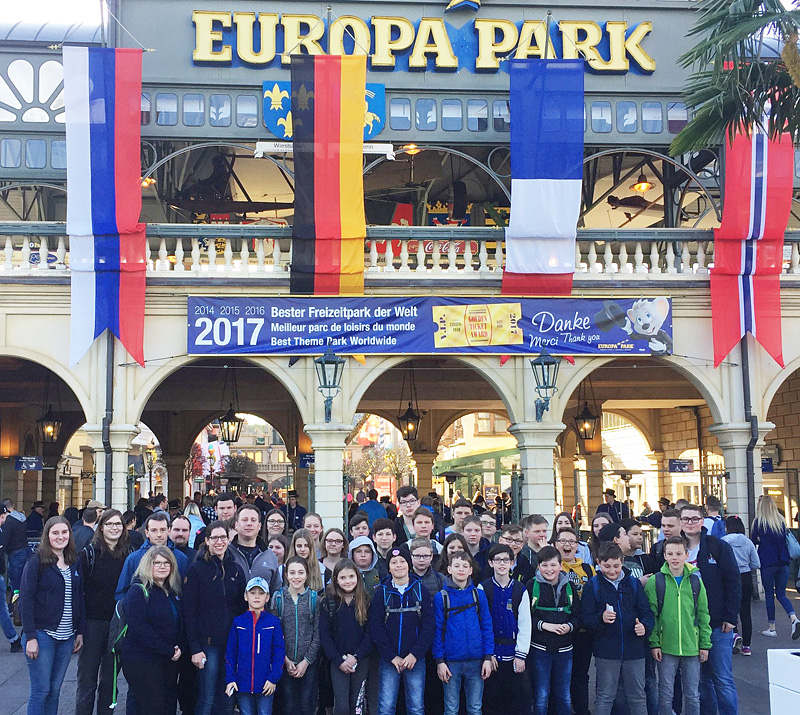 JF Kirberg erkundet Europapark - Gruppenbild