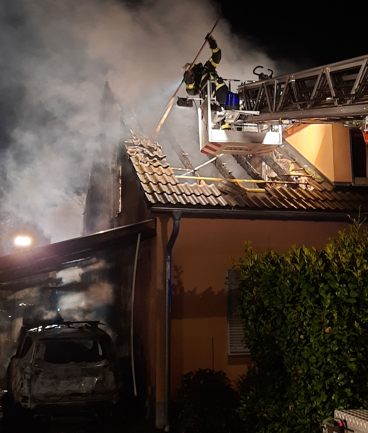 201010 ff bad camberg wohnhausbrand 