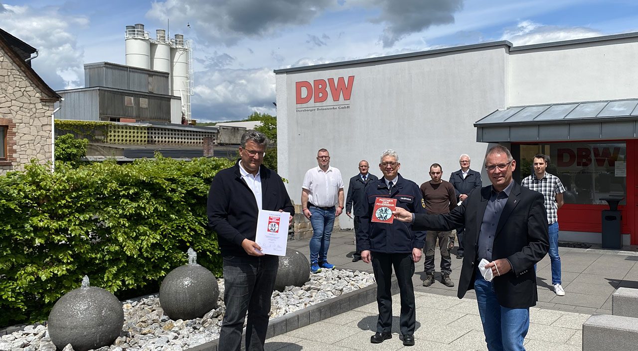 Geschäftsführer Johannes Meißner, Jörg Weber, stv. Gemeindebrandinspektor Karl-Heinz Wüst, Verbandsvorsitzender Thomas Schmidt, Jannis Mink, Gemeindebrandinspektor Jürgen Schmidt, Bürgermeister Andreas Höfner, Manuel Schmidt