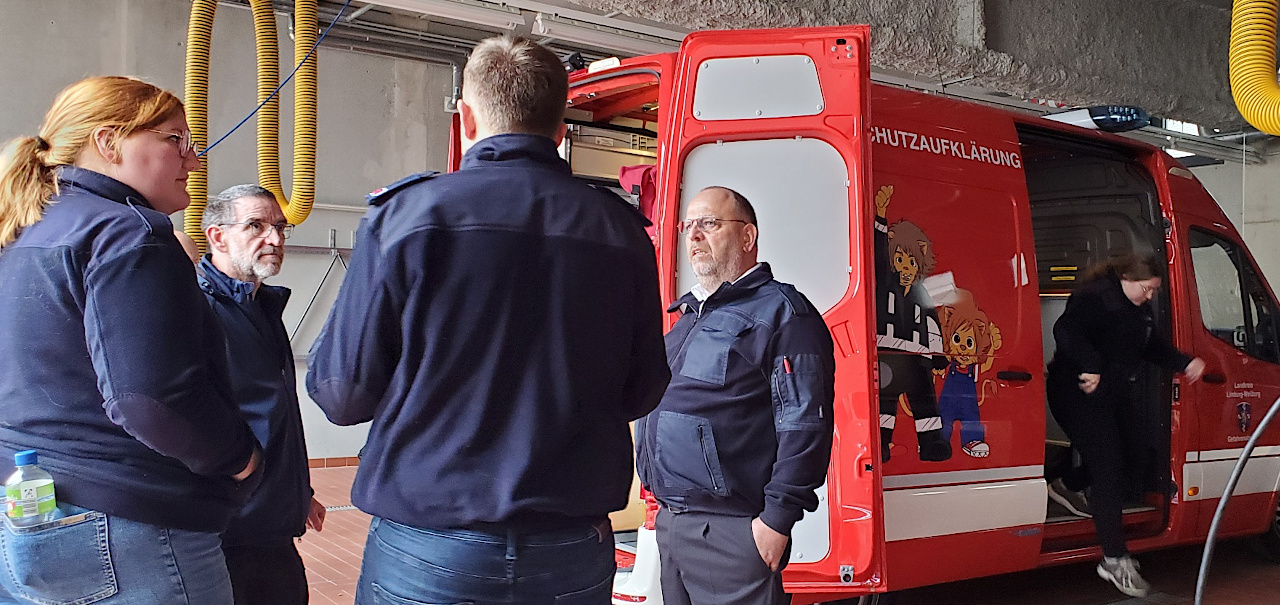 Seminar Gerätewagen Brandschutzerziehung, Modellhäuser-Anhänger und Feuerlöschtrainer-Einweisung