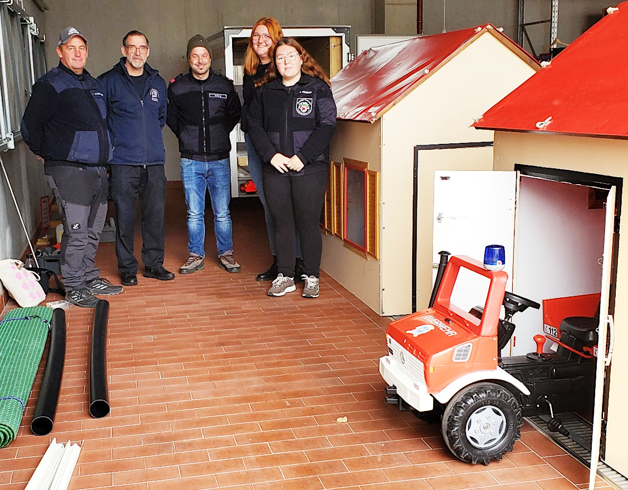 Seminar Gerätewagen Brandschutzerziehung, Modellhäuser-Anhänger und Feuerlöschtrainer-Einweisung