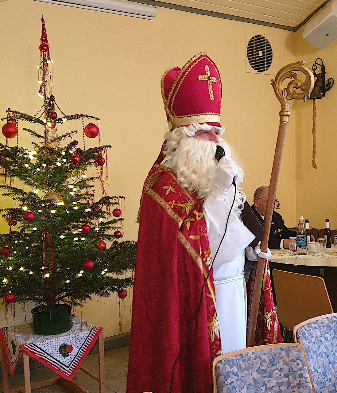 Der Nikolaus besucht die Feuerwehr-Veteranen - Bild: BR-KFV