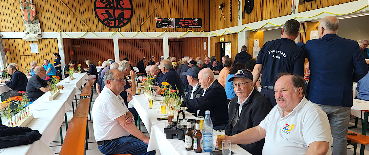 Frühschoppen der Feuerwehr-Veteranen in Arfurt